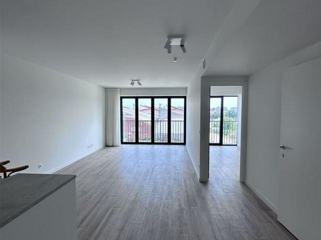 Nieuwbouwappartement met 2 slaapkamers en terras te Antwerpen