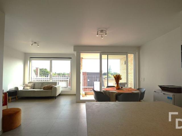 Nieuwbouwappartement met 2 slaapkamers en carport te Ieper