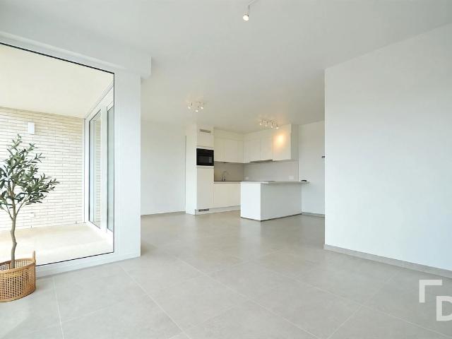 Nieuwbouwappartement met 2 slaapkamers en carport te Ieper