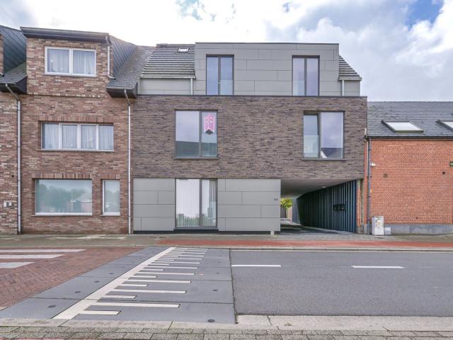 Nieuwbouwappartement met 2 slaapkamers, ruim terras en ga.