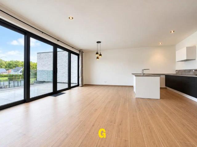 Nieuwbouwappartement met 2 slaapkamers, ruim terras, standplaats en berging te Munsterbilzen Label A