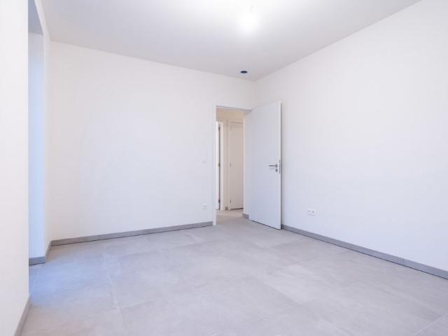 Nieuwbouwappartement met 2 slpks, terras en autostaanplaats
