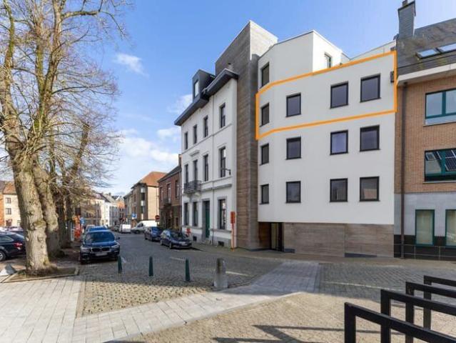 Nieuwbouwappartement met 2 slpks, bureau, kelder en terras