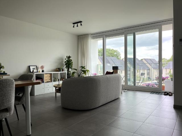 Nieuwbouwappartement met één slaapkamers en autostaanplaats op rustige locatie te Brugge