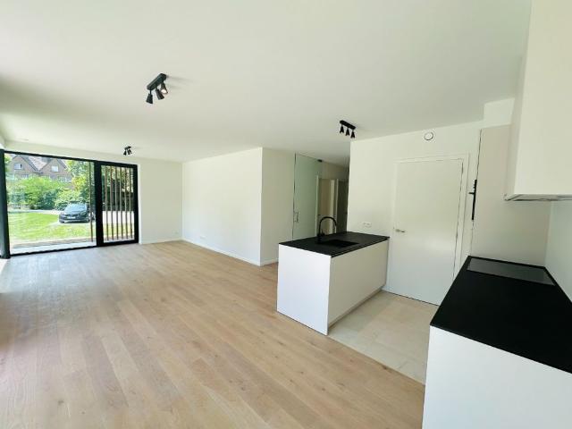 Nieuwbouwappartement met staanplaats te huur in Roeselare