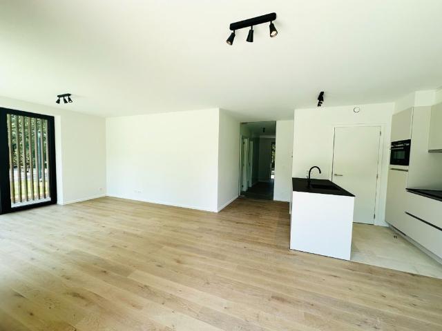 Nieuwbouwappartement met staanplaats te huur in Roeselare