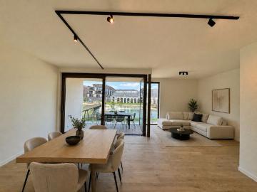 Nieuwbouwappartement met terras en uniek vijverzicht