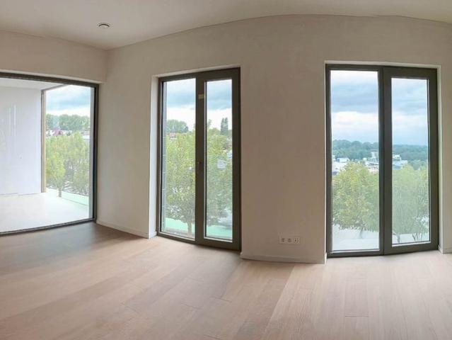 Nieuwbouwappartement met terras en zicht op het water