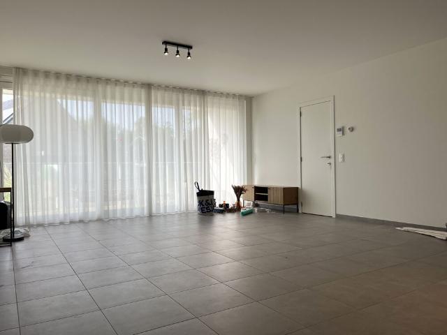 Nieuwbouwappartement met twee slaapkamers en garagebox op gunstige locatie te Brugge