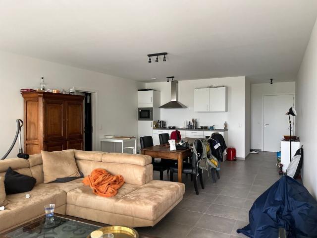 Nieuwbouwappartement met twee slaapkamers en ondergrondse parkeerplaatsen te Brugge