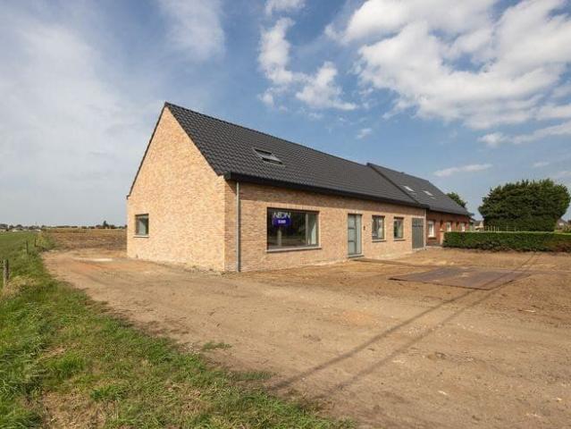 Nieuwe, energiezuinige woning met vrij uitzicht over de vel…