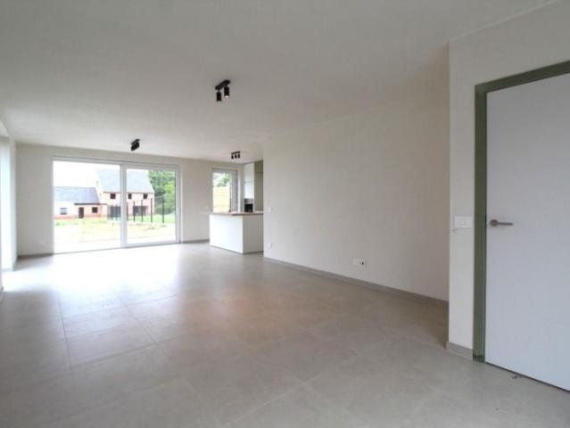 Nieuwe halfopen woning met 3 slaapkamers