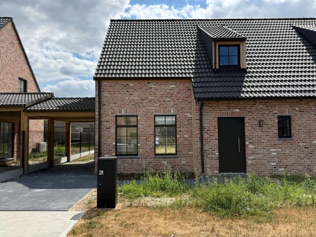 Nieuwgebouwde energiezuinige halfopen woning | Ritsaard 28