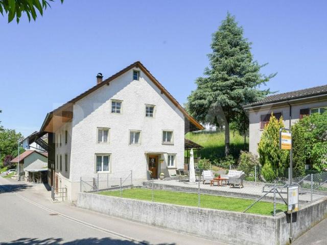 Nie mehr Platzprobleme! Gemütliches Wohnhaus mit riesigem Ökonomieteil