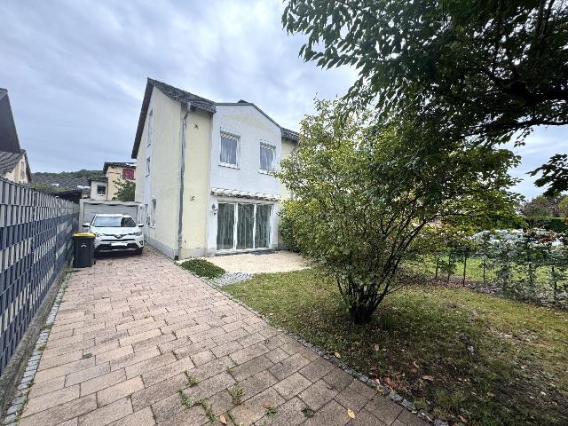 Niederdollendorf: Einfamilienhaus mit hochwertiger Ausstattung 4 Zimmer, Einbauküche, eigener Garten