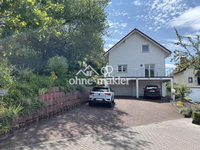 Niedernhausen, Am Schäfersberg. 3,5 Zi Wohnung im 3 Familienhaus.2Garagen,Balkon,Küche,Kamin,GästeWC