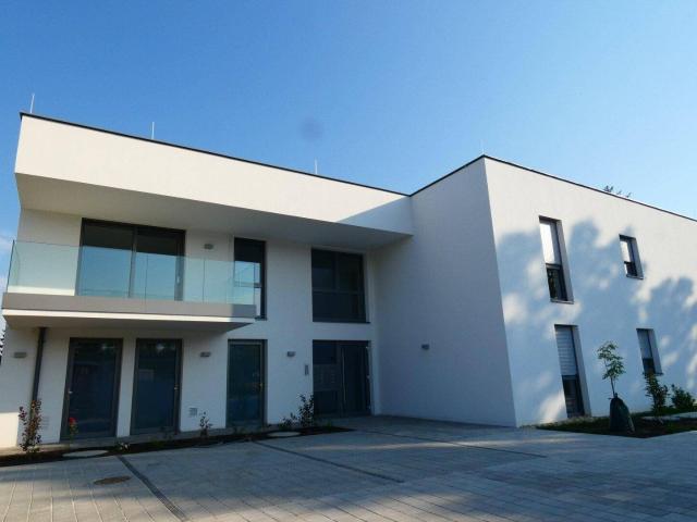 NIEDRIGENERGIE NEUBAUWOHNUNG MIT BALKON UND GROSSER GARDEROBE