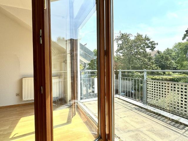 Niemand über Ihnen schöner Ausblick mit wertvoller Rückzugsebene Balkon und TG Stellplatz