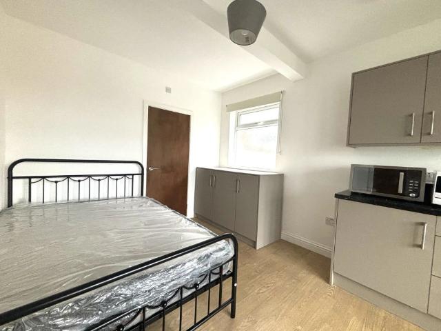 Nigel Avenue, Northfield, B31