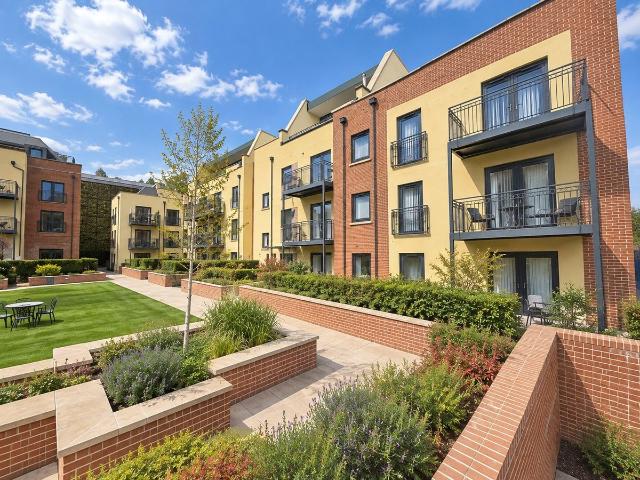 Nightingale Walk, Farnham, Surrey GU9, 2 bed flat to rent, £1,995 pcm | PrimeLocation