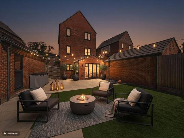 Nightingale Avenue, Ottershaw. 5 bed detached house to rent £4,250 pcm £981 pw