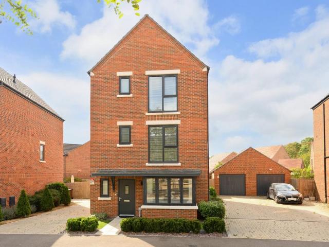 Nightingale Avenue, Ottershaw. 5 bed detached house to rent £4,000 pcm £923 pw