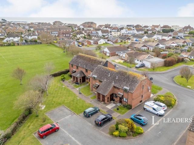 Nightingale Court, Bognor Regis, West. 2 bed flat to rent £1,100 pcm £254 pw
