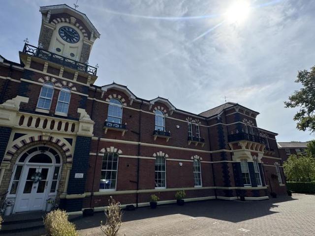 Nightingale Court, Burntwood, WS7 1 bed apartment to rent £1,025 pcm £237 pw