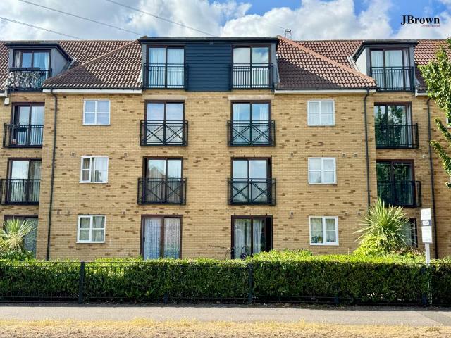Nightingale Court, Grays, Essex, RM16 2 bed flat to rent £1,550 pcm £358 pw