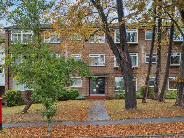 Nightingale Court, Rickmansworth WD3, 2 bed flat to rent, £1,795 pcm | PrimeLocation