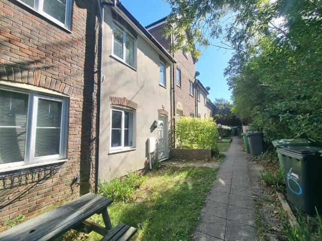 Nightingale Close, Polegate BN26 3 bed terraced house to rent £1,600 pcm £369 pw