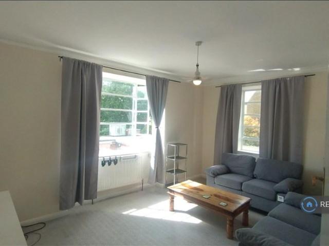 Nightingale Lane, London, SW12 2 bed flat to rent £2,550 pcm £588 pw