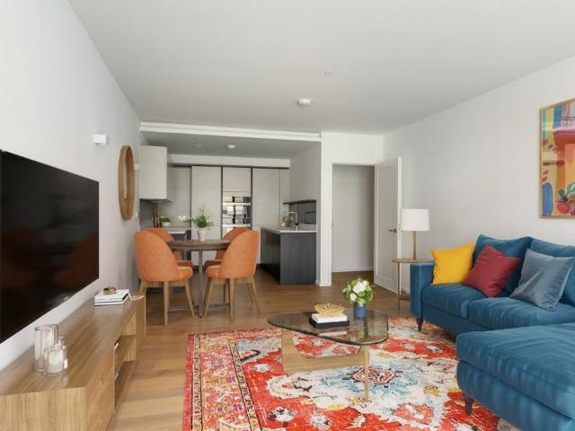 Nightingale Lane London SW4 2 bed apartment to rent £6,750 pcm £1,558 pw