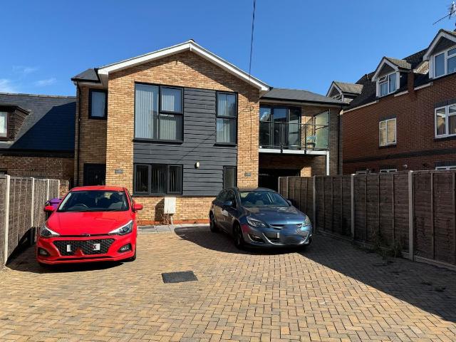 Nightingale Road, Hitchin SG5, 2 bed flat to rent, £1,625 pcm | PrimeLocation
