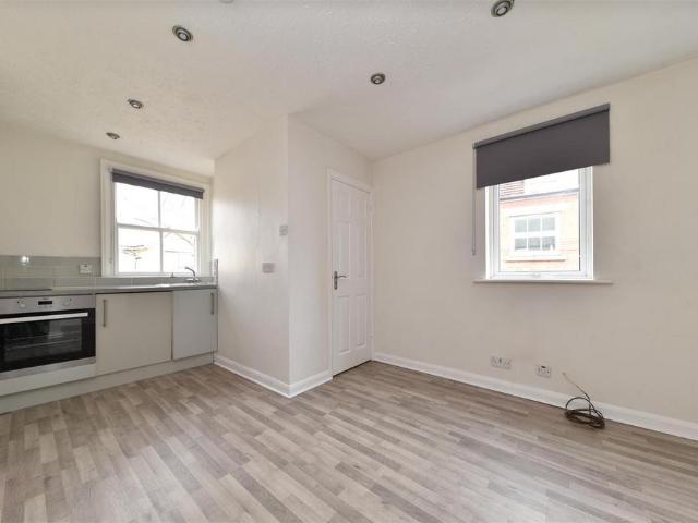 Nightingale Road, Hitchin Studio to rent £825 pcm £190 pw