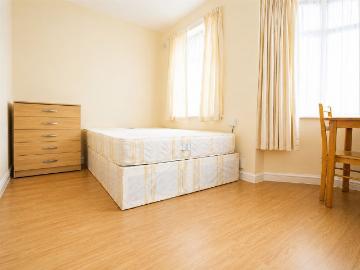 Nightingale Road, London N9, Studio to rent, £995 pcm | PrimeLocation