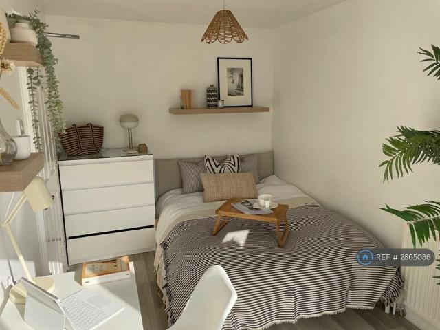 Nightingale Shott, Egham, TW20 1 bed in a house share to rent £750 pcm £173 pw