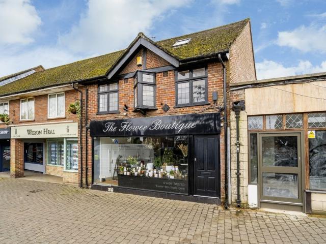 Nightingales Corner, Little Chalfont, Amersham HP7, 1 bed flat to rent, £1,400 pcm | PrimeLocation