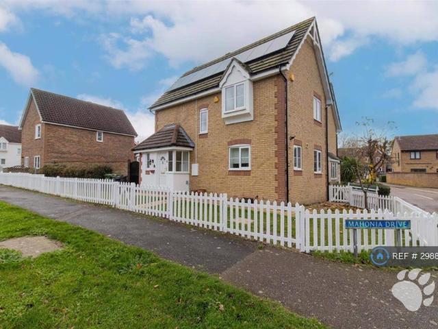Nightingales, Langdon Hills. 4 bed detached house to rent £2,350 pcm £542 pw