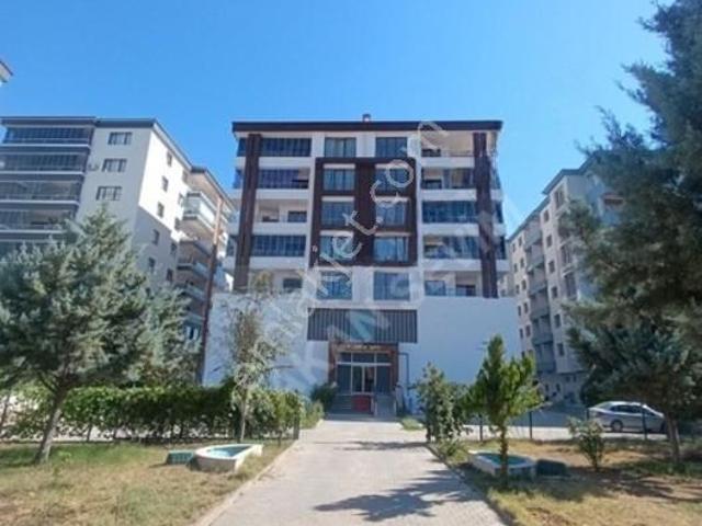 Nikah Sarayı'nın Alt Tarafında Satılık 3+1 Daire!