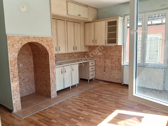 Niksar Vizyon Group Emlaktan Şehrin Merkezinde Uygun Fiyata 2+1 Kiralık Daire