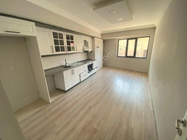 Niksar Vizyon Group Emlaktan Kiralık 3+1 Daire Merkezin Göbeğinde Uygun Fiyata