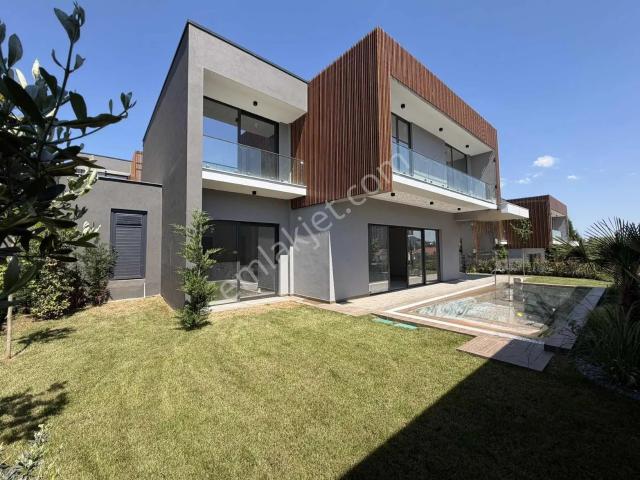 Nilüfer Özlüce Mahallesi İleri Natamam Satılık Lüx Villa