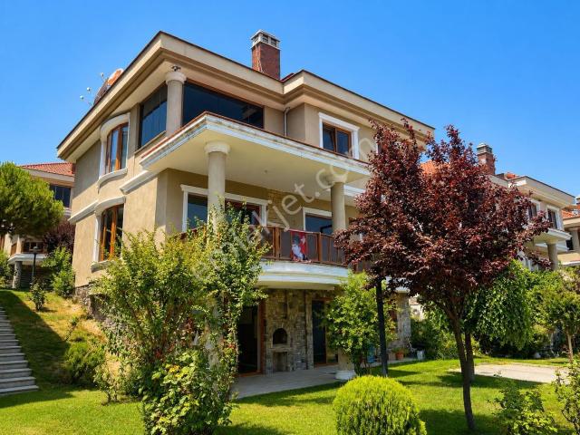 Nilüfer Özlüce'de Prestijli Site İçerisinde 5+2 Lüks Villa