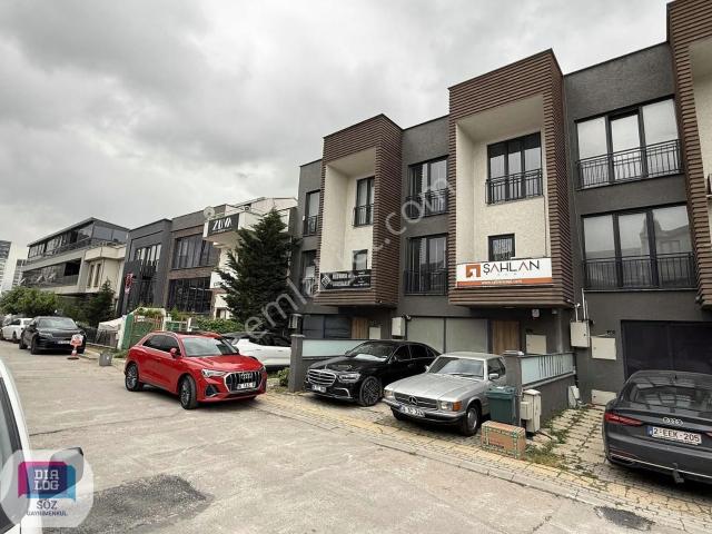 Nilüfer Altınşehir Satılık 3 Katlı Villa 210m² Metro Yakını