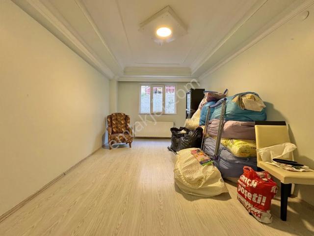 Nilüfer Emlak'tan Gazi Mah Caddeye Çok Yakın Altında Daire Olan Bodrum Kat Kiralık Daire