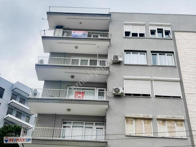 Nil Karkin 'den Demokrasi Üniversitesi Yakını Kiralık