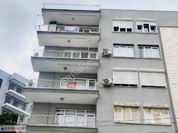 Nil Karkin 'den Demokrasi Üniversitesi Yakını Kiralık