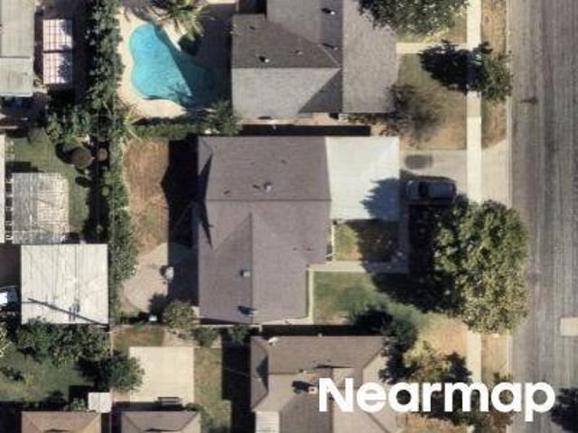 Nipomo Ave