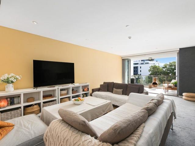 Nirvana | Stylish Sunlit Retreat